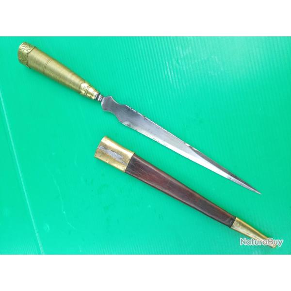 COUTEAU  STYLET  GENOIS , CORSE :   18EME  . REALISATION  COUTEAU :  MATERIAU INDESTRUCTIBLE  .