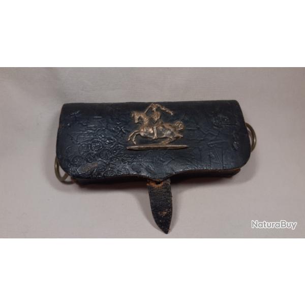 Ancienne cartouchi�re de chasse d�coration chevalier