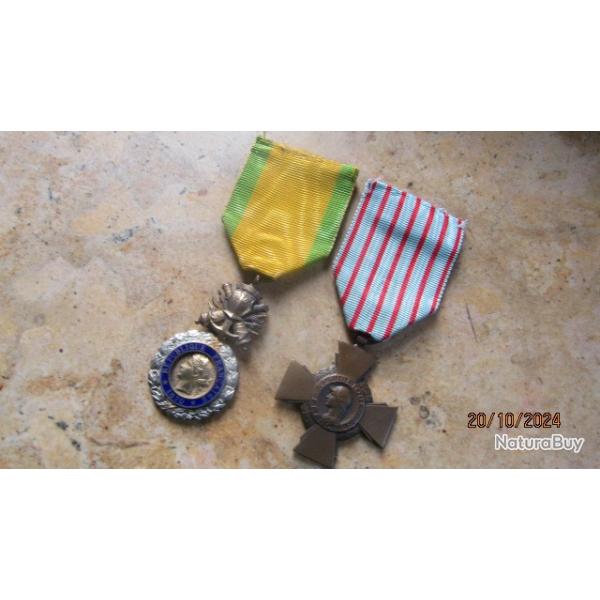 m�daille militaire + croix  1870 ww1 premi�re seconde guerre 14 18 39 45 la seule port�e par  P�tain