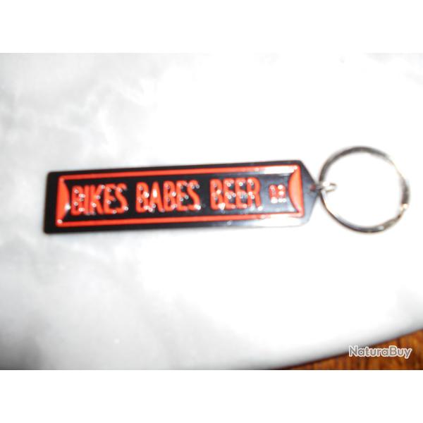 PORTE CL�S  " BIKES BABES BEER " M�TAL