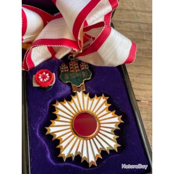 Ordre du soleil levant m�daille de col