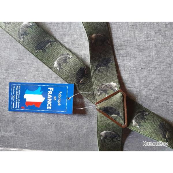 :::  Bretelles � motifs sanglier.