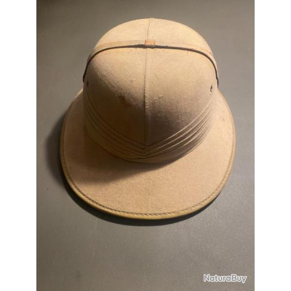 Casque colonial ancien en li�ge et tissus  marque Sahara