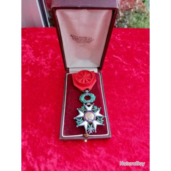 Croix de la l�gion d'honneur en argent mod�le bijoutier III� r�p �crin Auroc WW2