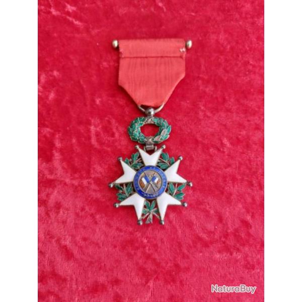 Croix de chevalier de la l�gion d'honneur en argent WW2 III� r�p 9