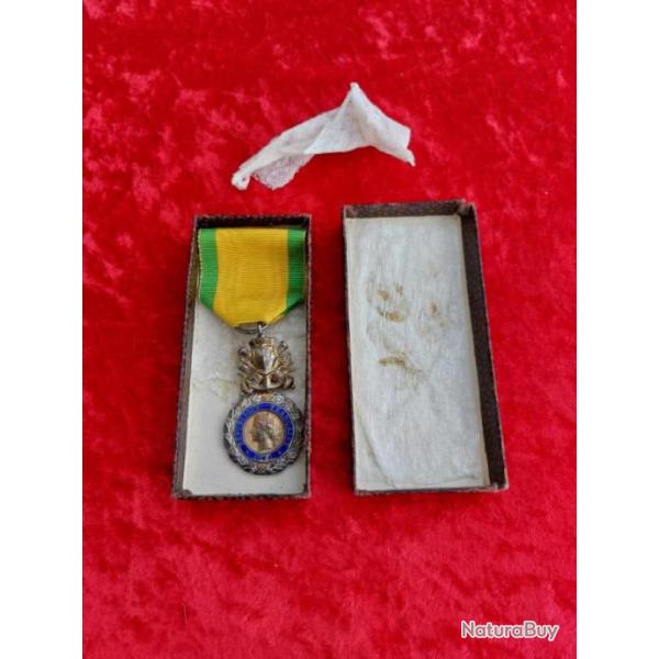 M�daille militaire dans sa bo�te III�me r�p en argent BE
