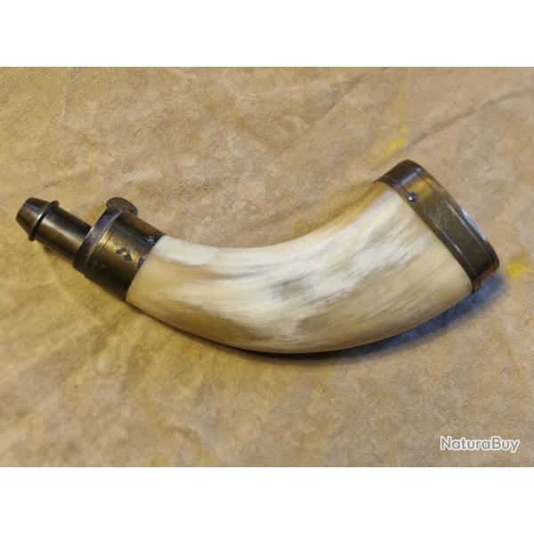 Petite poire � poudre XIX�me en corne