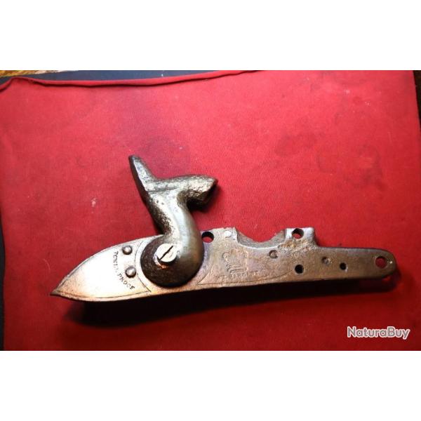 Platine � silex    Towers transform�e avec nombreux poin�ons PL 100A( Livr� par Happy post 12�)