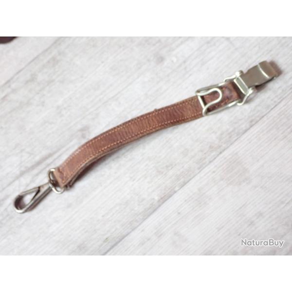 B�li�re r�glementaire pour le port du sabre suisse.