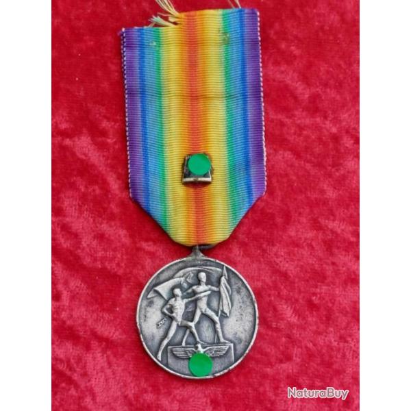 M�daille comm�mo Anschluss d'Autriche 13 mars 1938 ruban non conforme et insigne �maill� rapport�