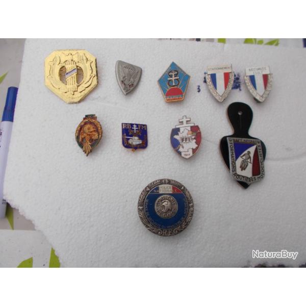 lot insignes diverses,� l'unit�,me demander les prix!!bon �tat