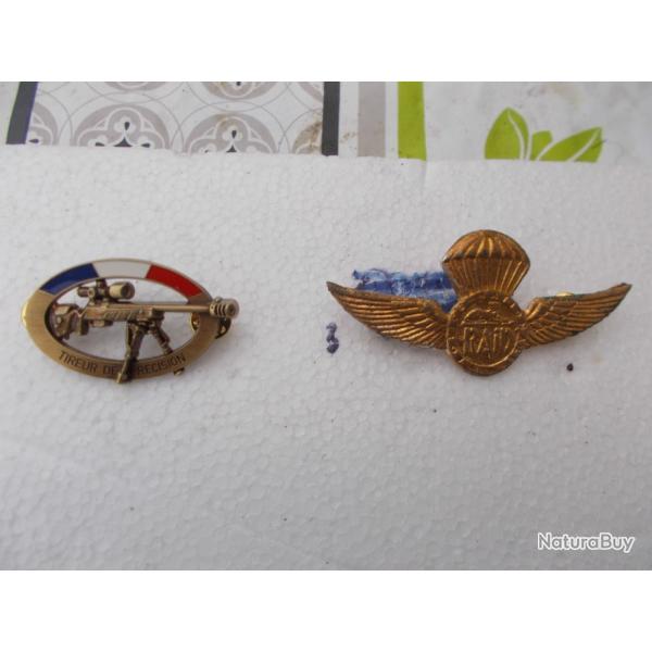 lot 2 insignes police,�tat neuf