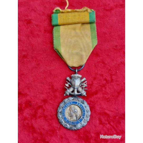 M�daille militaire avec son rappel 3� r�p en argent WW2 1