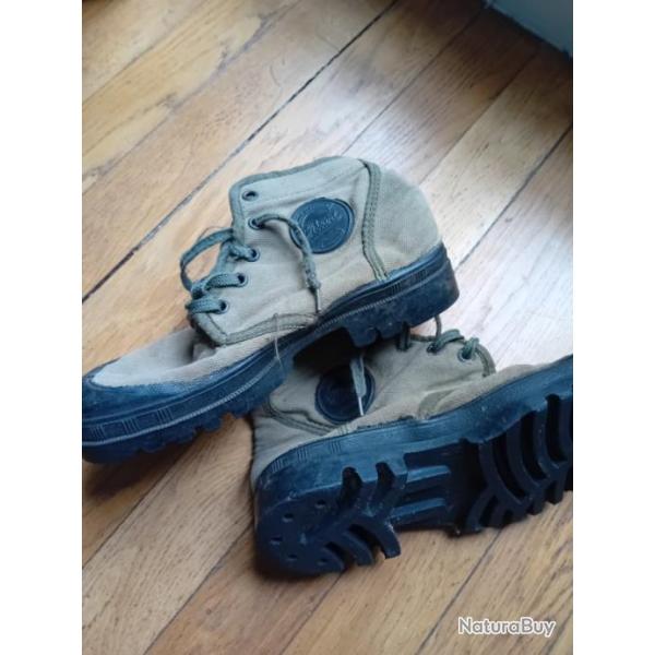 Paire de chaussures de brousse Paraugas guerre d'Alg�rie Taille 40