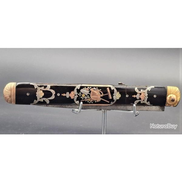 COUTEAU DE LUXE ROBERT � LANGRES XVIII� �CAILLE ET INCRUSTATIONS TROIS ORS - ATTRIBUTS JARDIN - FRAN