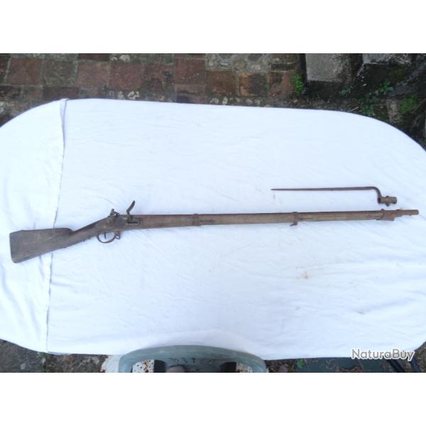 250- lot , bon fusil r�glementaire a silex pour ceux qui aiment les armes bien jus sorties grenier