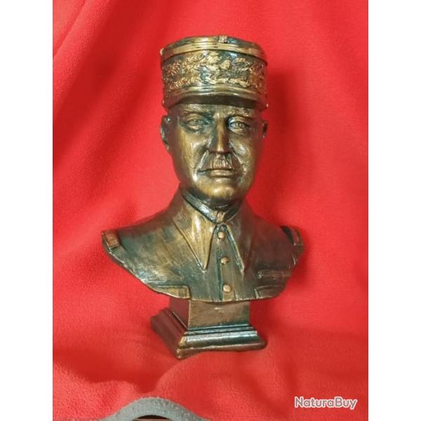 Buste du g�n�ral Delestraint " chef de l'arm�e secr�te Compagnon de la lib�ration"