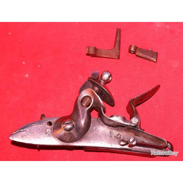 Platine � silex d'origine avec poin�on Couronne Royal  pr� 19� PL1 A