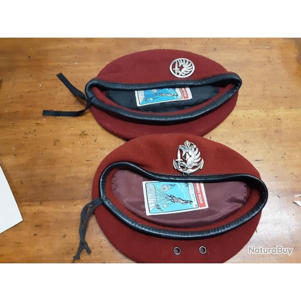 Lot de b�rets rouges parachutiste