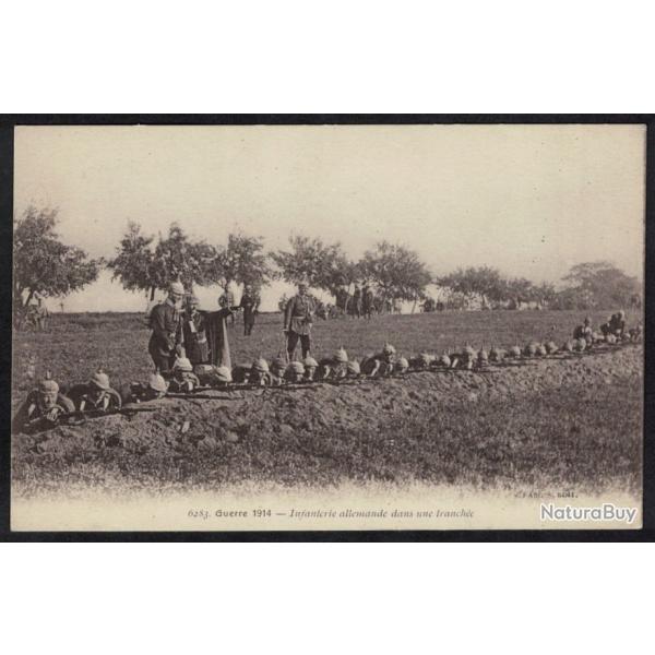 CPA -Guerre Militaire 1914 - Infanterie allemande dans une tranch�e