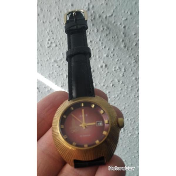 ZARIA JO MOSCOU 1980s MONTRE M�CANIQUE ANCIENNE  POUR FEMME 22 RUBIS URSS CCCP