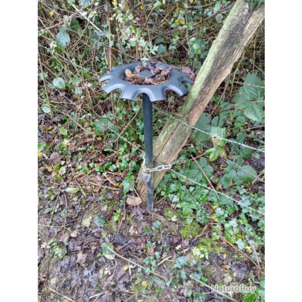 Tabouret chasse aff�t pigeon o� autres tout acier .