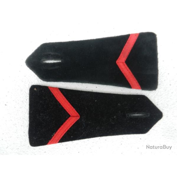 2 anciennes pattes d'�paules velours noir  1� classe  pompiers