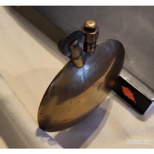 Original et ancien briquet � essence en laiton Extra plat ..