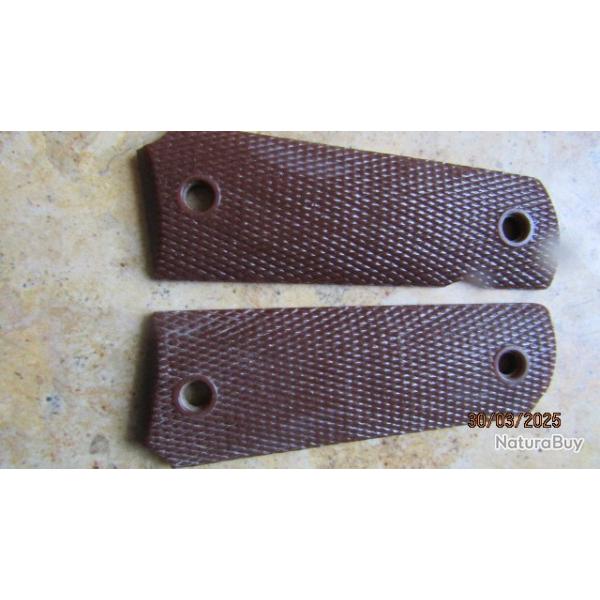 paire plaquettes d'origine ww2 colt 1911A1 teinte identique seconde guerre plastifi�es