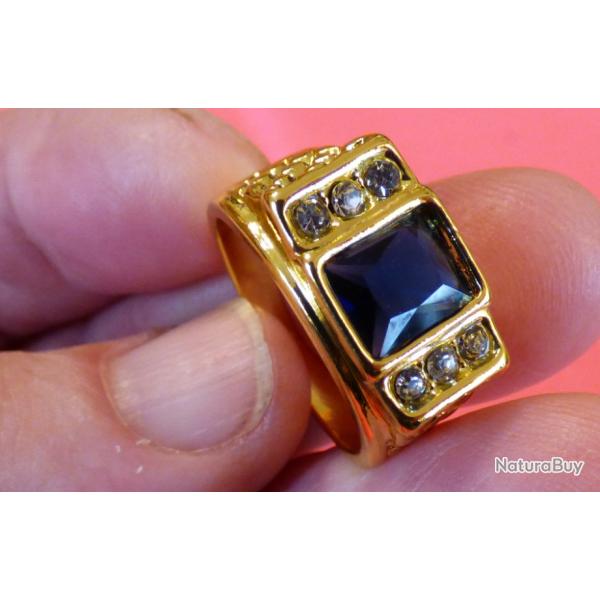 MERVEILLEUSE BAGUE NEUVE EN ACIER INOX DORE - TAILLE = 65 et demi 66 + PIERRE CENTRALE BLEUE SAPHIR