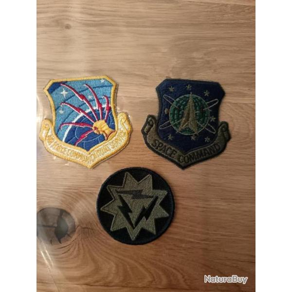 LOT 3 ECUSSONS MILITAIRE DIVERS DECORS