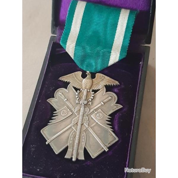 Ordre du Milan d'or en argent et vermeil. Superbe �tat. Bo�te en laque d'origine en bon �tat