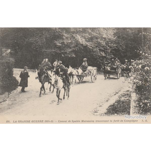 CPA -LA grande guerre  spahis marocains traversant la foret de compiegne
