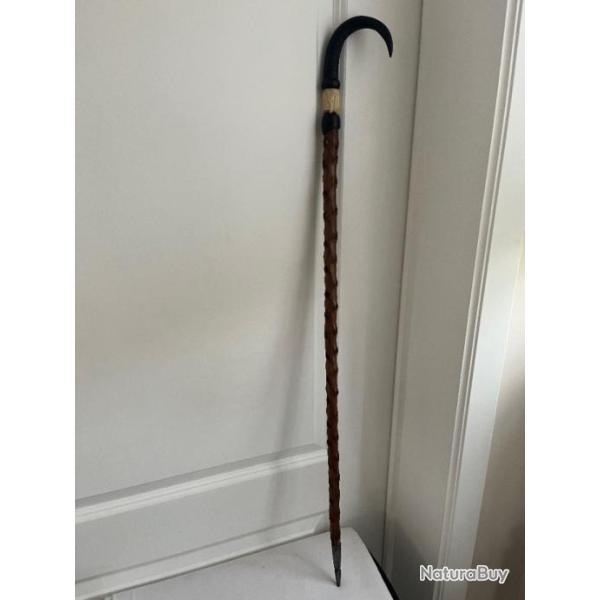 belle canne �glantier et corne de chamois