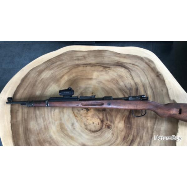 Garde main ventile polym�re  pour Mauser k98 noir ou brun avec rail picatinny sur toute la longueur.