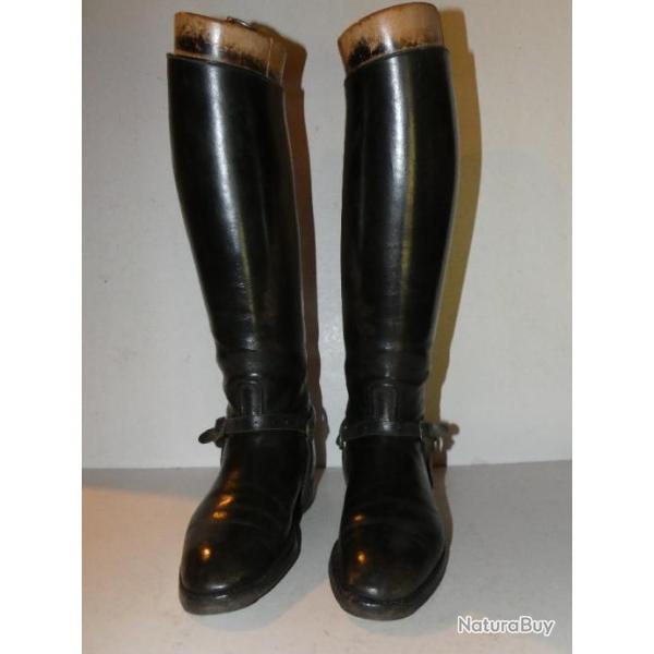 Bottes d'�quitation homme en cuir avec embauchoirs en bois et �perons