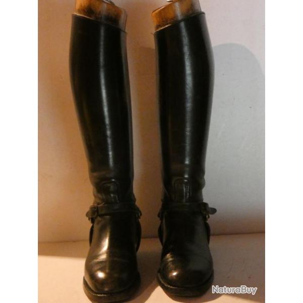 Bottes d'�quitation femme en cuir avec embauchoirs en bois et �perons