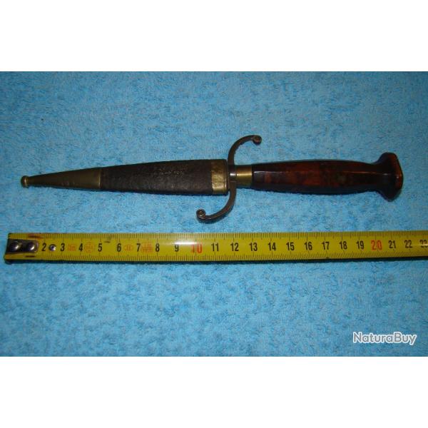 DAGUE DE PETITE VERTU