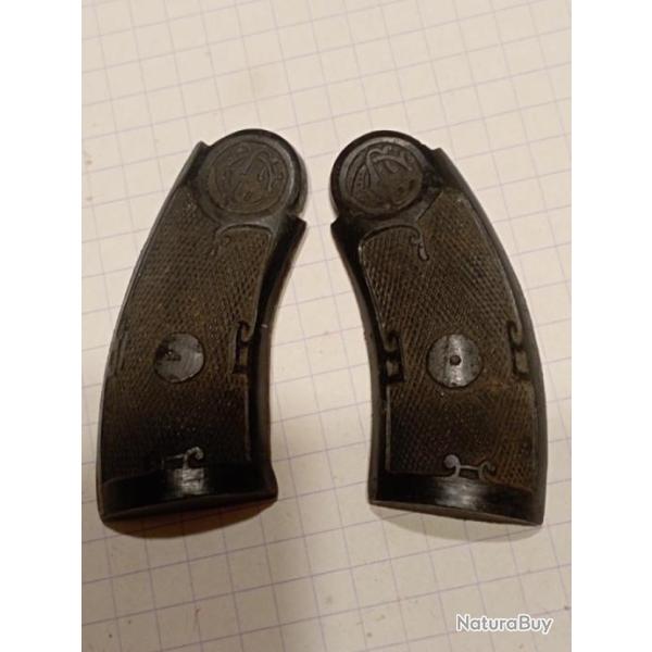 Jeu de plaquettes synth�tiques pour petit revolver.