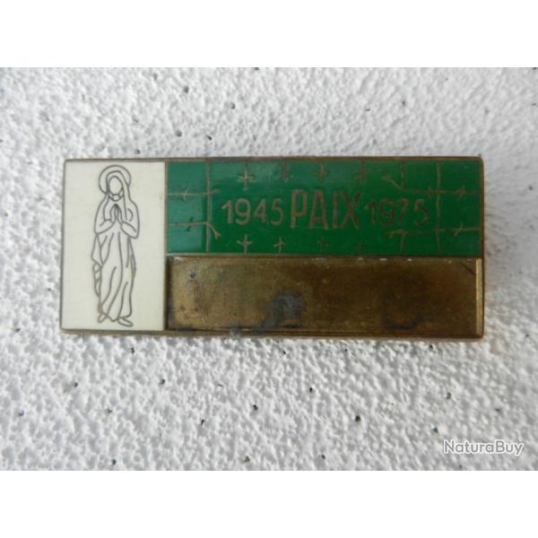 broche comm�morative d'identification religieuse 1945 Paix 1975