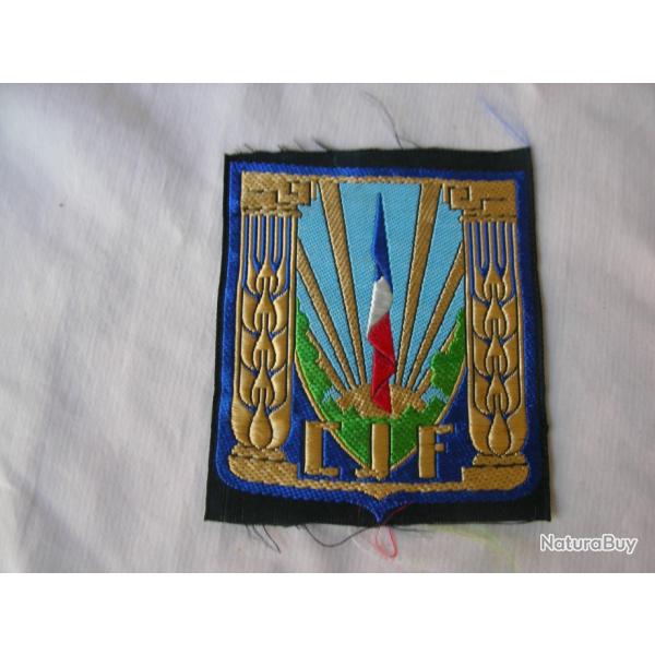 WW2 FRANCE PATCH EN TISSU D'�PAULE"  CJF " FRANCAIS NEUF 6,5 CM SUR 7,5 CM FOND BLEU LOT 1