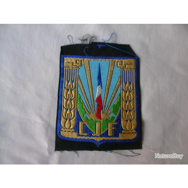 WW2 FRANCE PATCH EN TISSU D'�PAULE"  CJF " FRANCAIS NEUF 6,5 CM SUR 7,5 CM FOND BLEU LOT 2