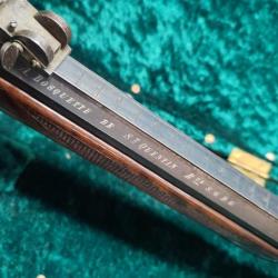 Trés lourde carabine de luxe calibre 22 rail gradué signé A. Bosquette de St Quentin