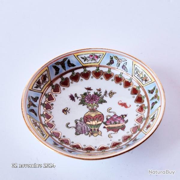 Petit ramequin en porcelaine blanche de Chine , avec dorure