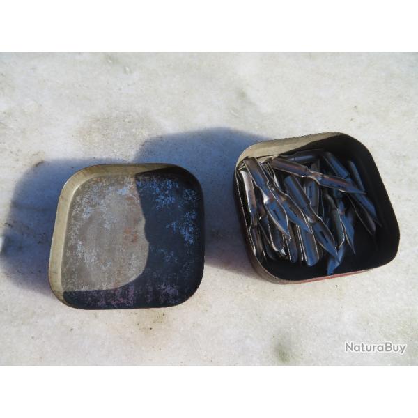 Ancienne boite en m�tal contenant divers mod�les de plumes m�talliques - FRANCE (Vers 1930)