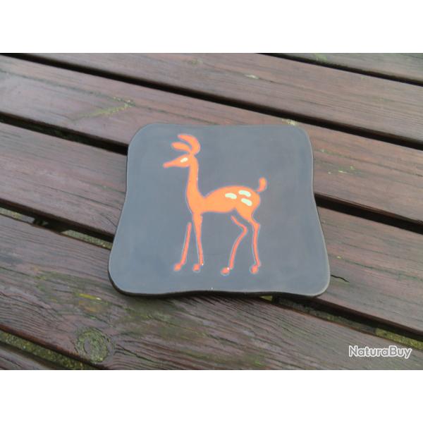 VINTAGE - Ancien grand dessous de plat en fa�ence a d�cor d'animal stylis� de "Biche"- ANNECY/MISSY