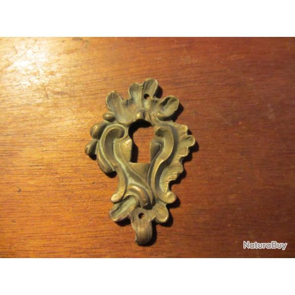 Entr�e de serrure de meuble - Bronze 19e si�cle