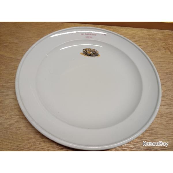 RARE assiette � dessert militaire du Cercle Militaire des Officiers de Garnison de N�mes