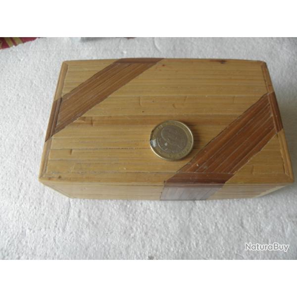 petite boite vintage en bois et paille
