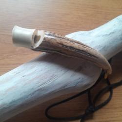 Sifflet en corne  de Cerf  . .N° 8